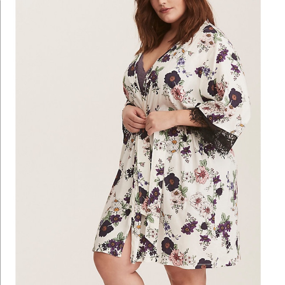 Torrid floral print challis lace trim robe 5/6